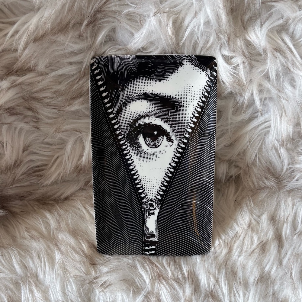 Black and White Eye Print Dish